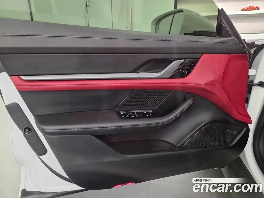 Porsche Taycan 2025 из KR, фото 10