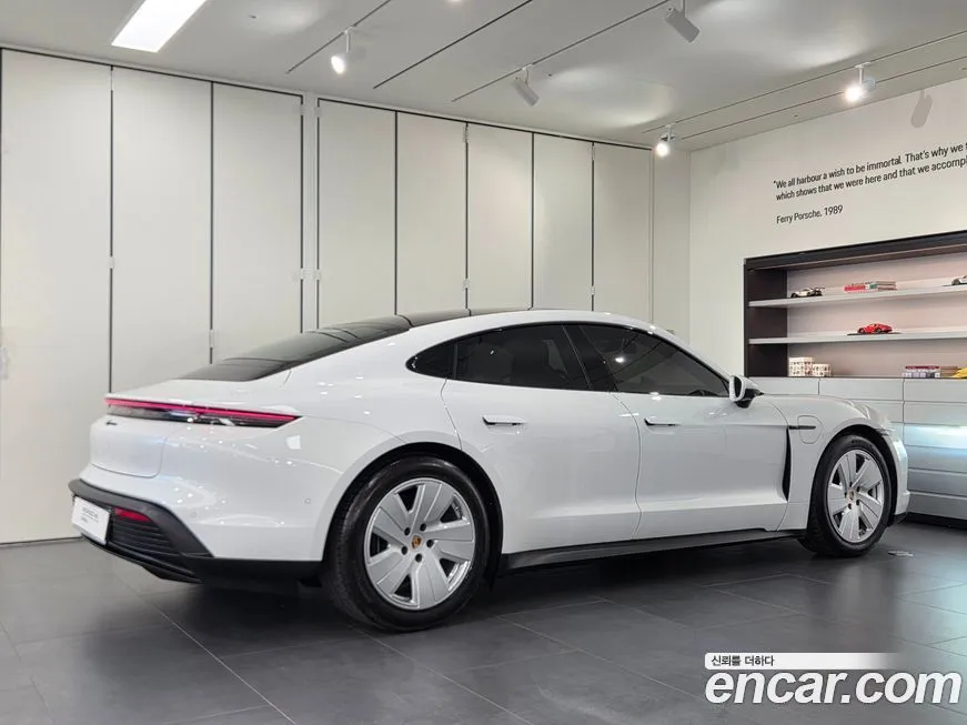 Porsche Taycan 2025 из KR, фото 2