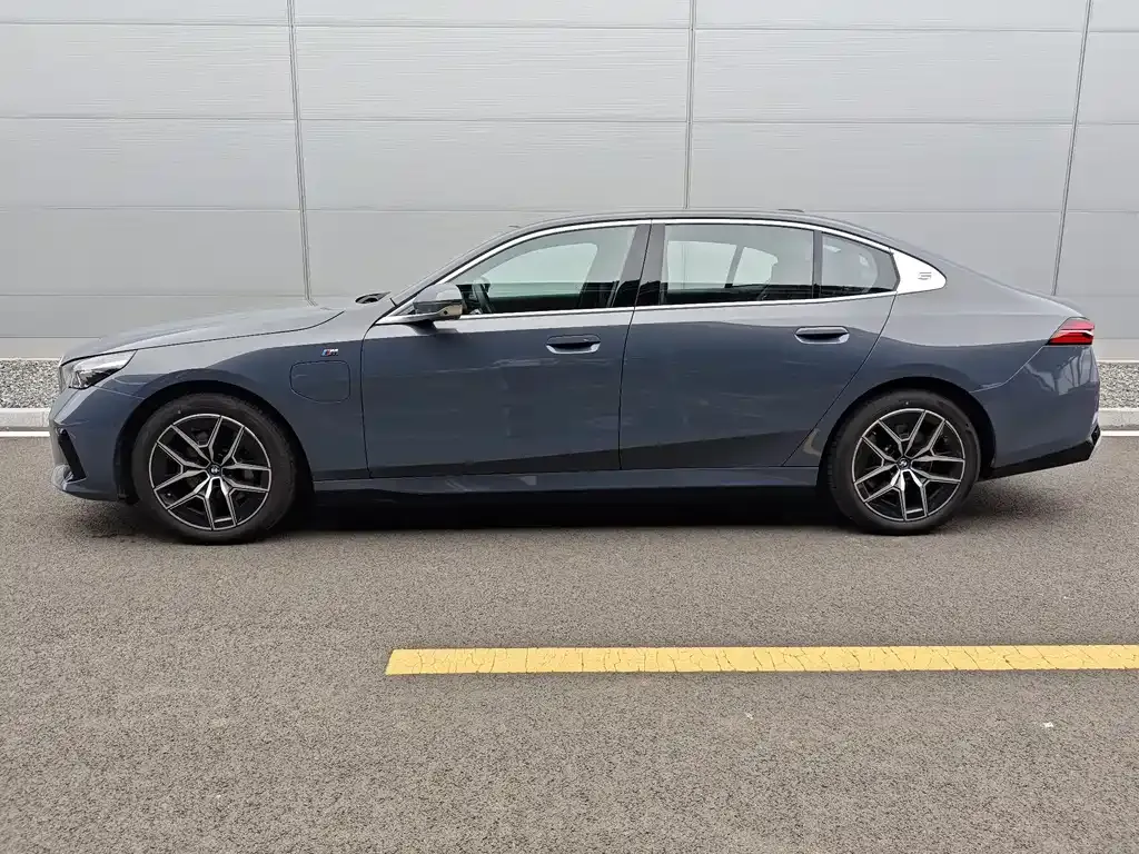 BMW i5 — фото 3