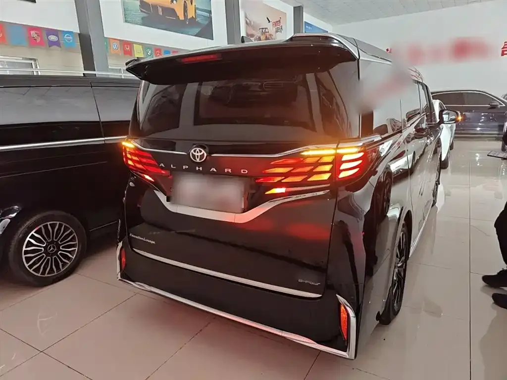 Toyota Alphard 2023 из CN, фото 6