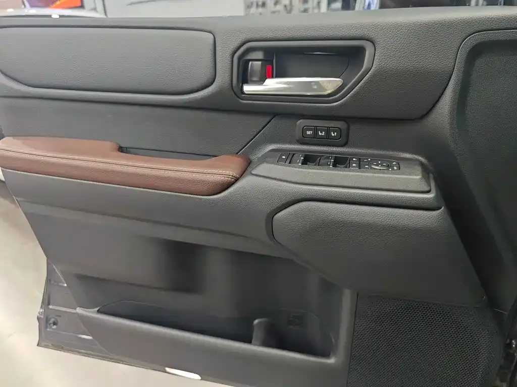 Toyota Prado 2024 из CN, фото 2