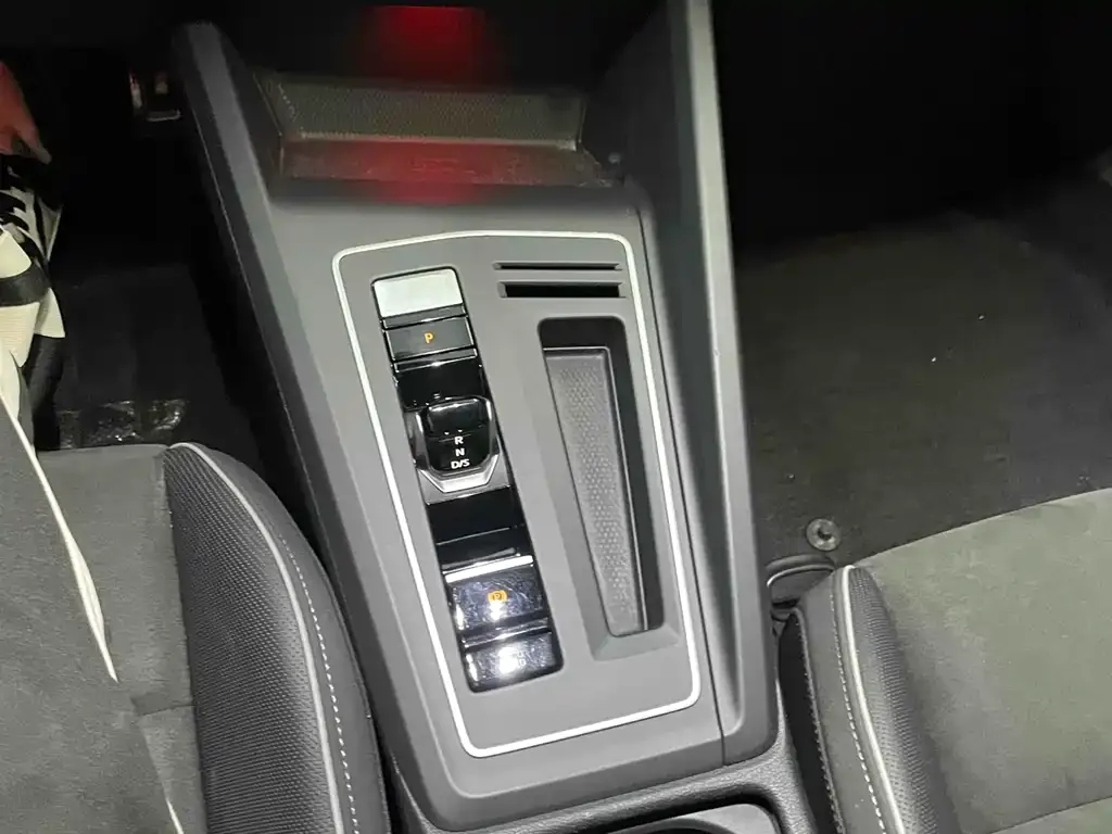 Volkswagen Golf 2021 из CN, фото 10