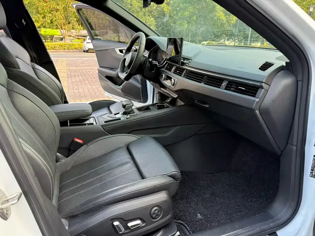 Audi A4L 2024 из CN, фото 6