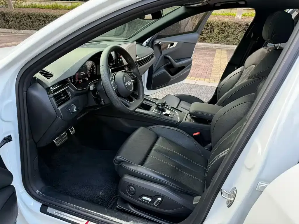 Audi A4L 2024 из CN, фото 7
