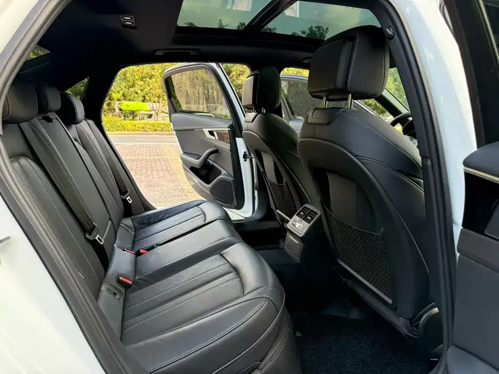 Audi A4L 2024 из CN, фото 8