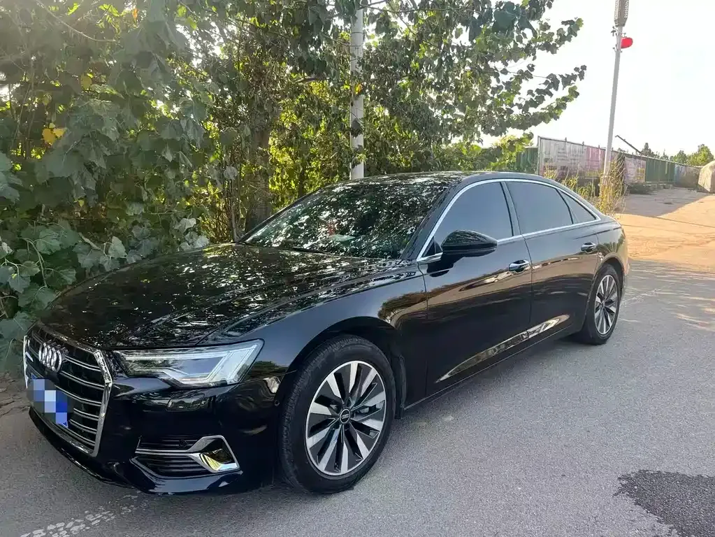 Audi A6L — фото 1
