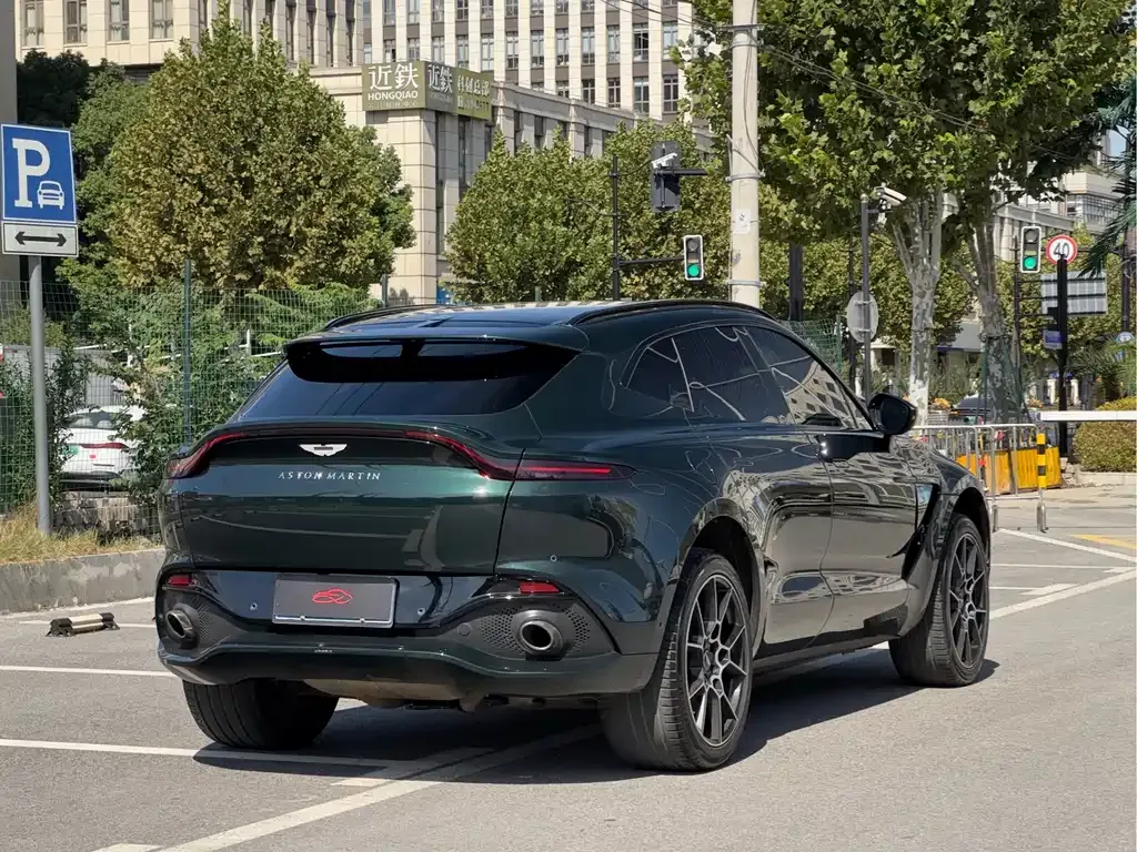 Aston Martin DBX — фото 5