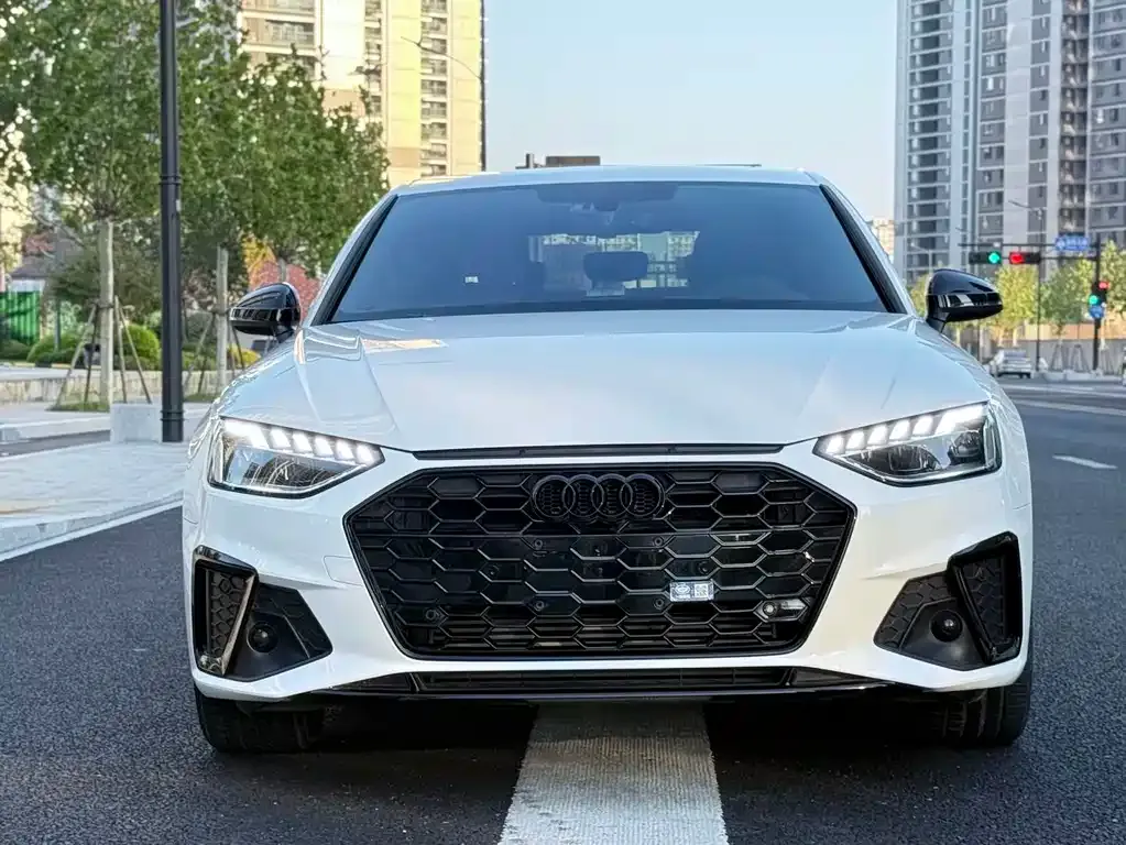 Audi A4L 2023 из CN, фото 2