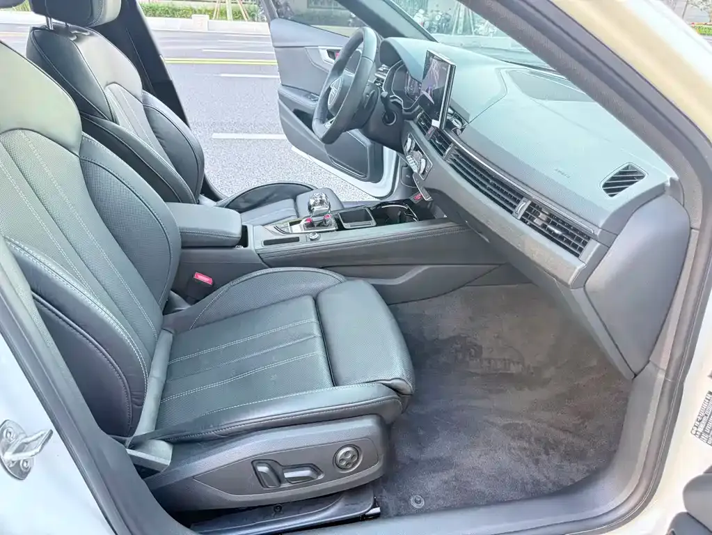 Audi A4L 2023 из CN, фото 8