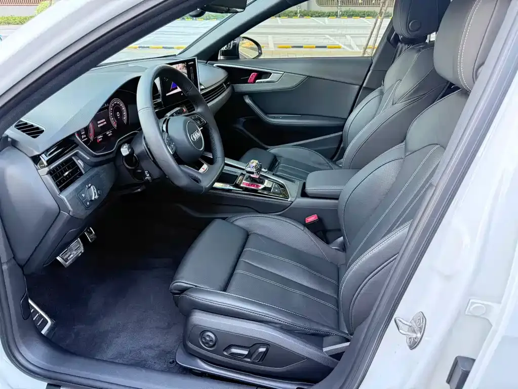 Audi A4L 2023 из CN, фото 9