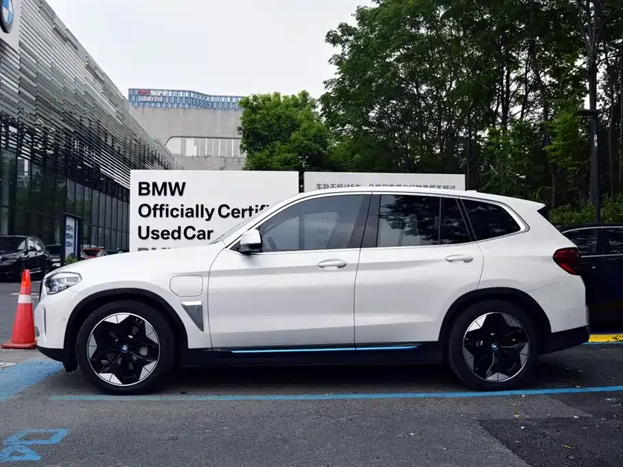 BMW iX3 — фото 4