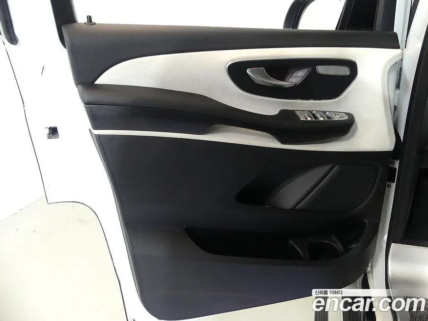 Mercedes-Benz V-Class 2023 из KR, фото 9