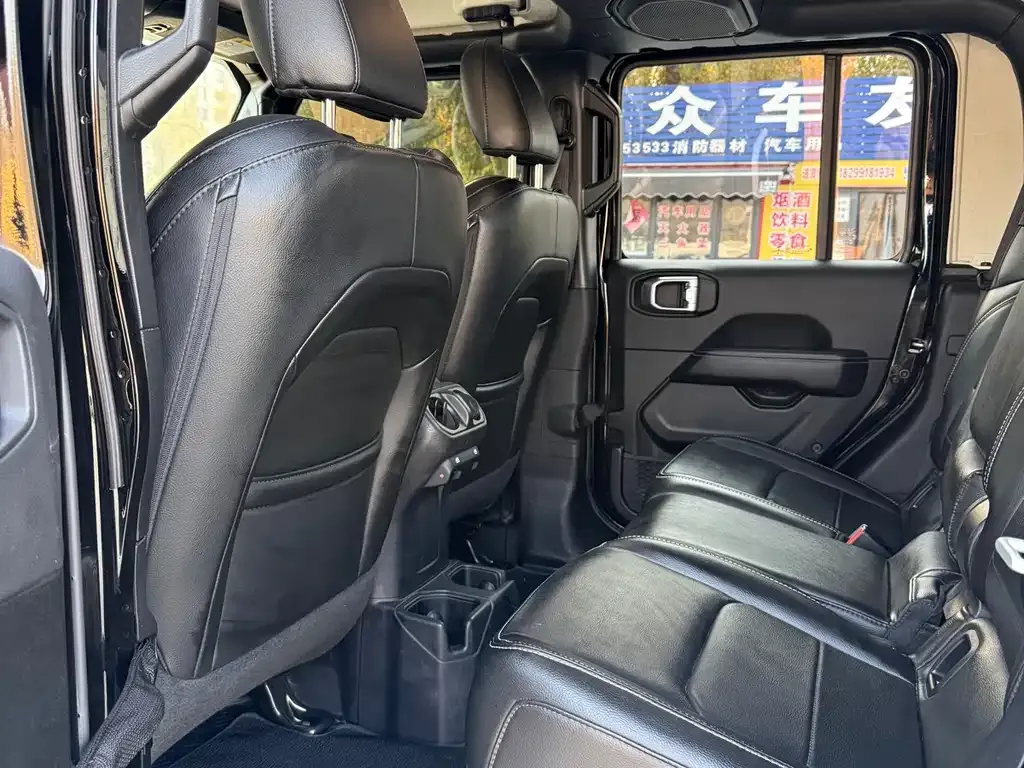 Jeep Gladiator 2023 из CN, фото 4