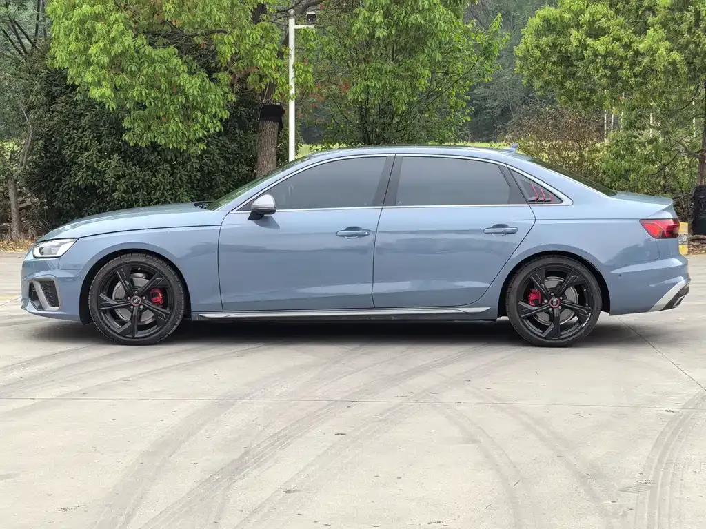 Audi A4L 2023 из CN, фото 7