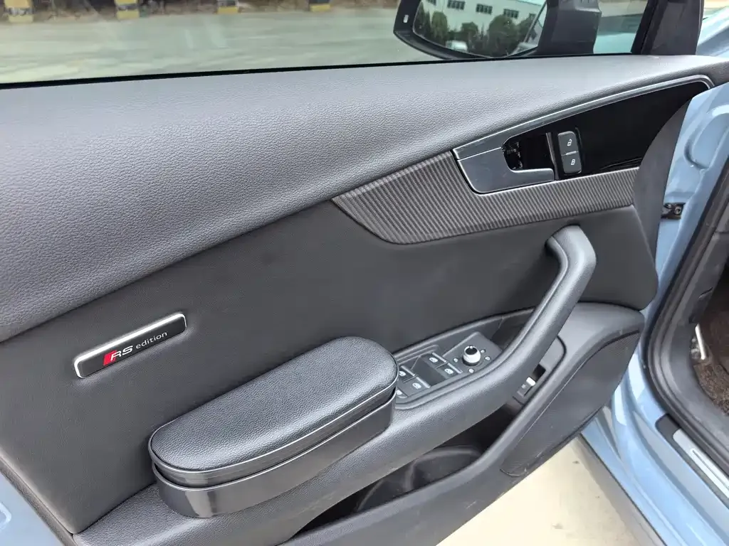 Audi A4L 2023 из CN, фото 8