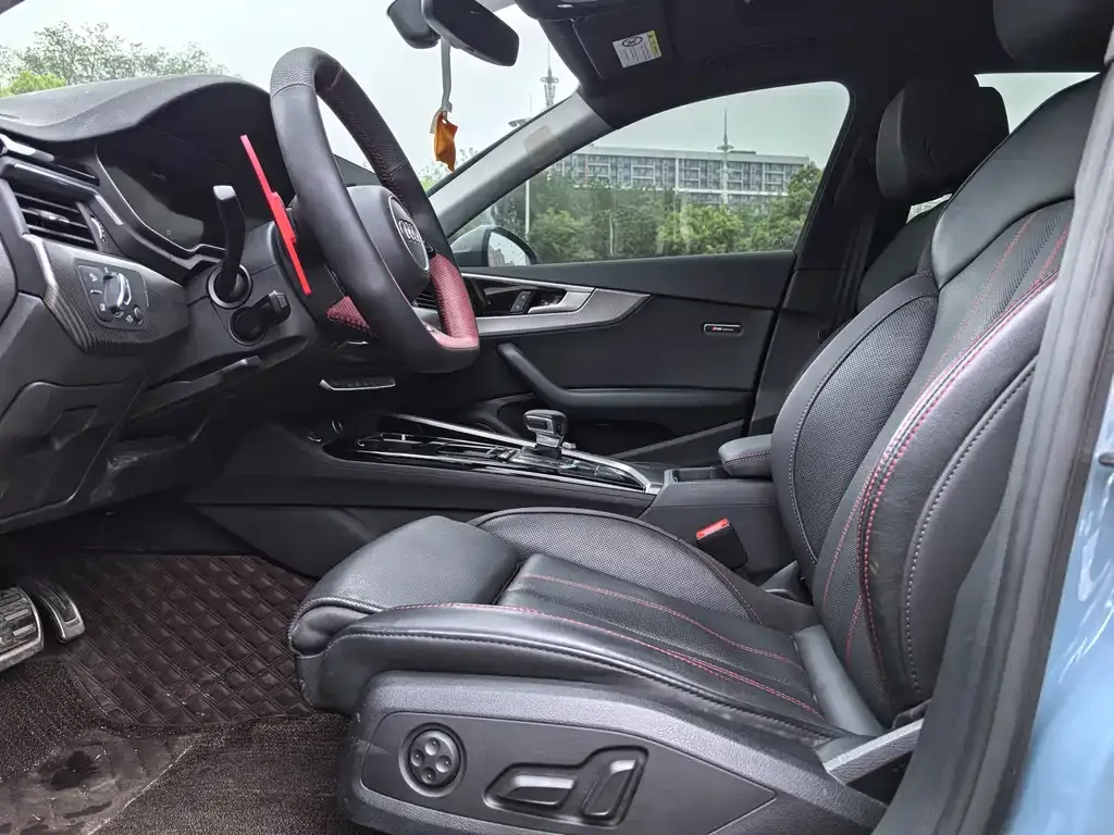 Audi A4L 2023 из CN, фото 9