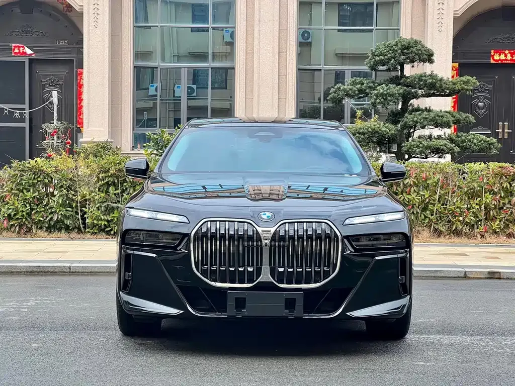 BMW 7 Series — фото 2