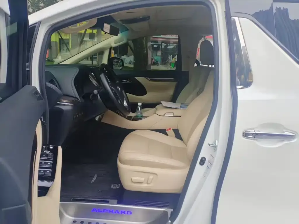 Toyota Alphard 2021 из CN, фото 2