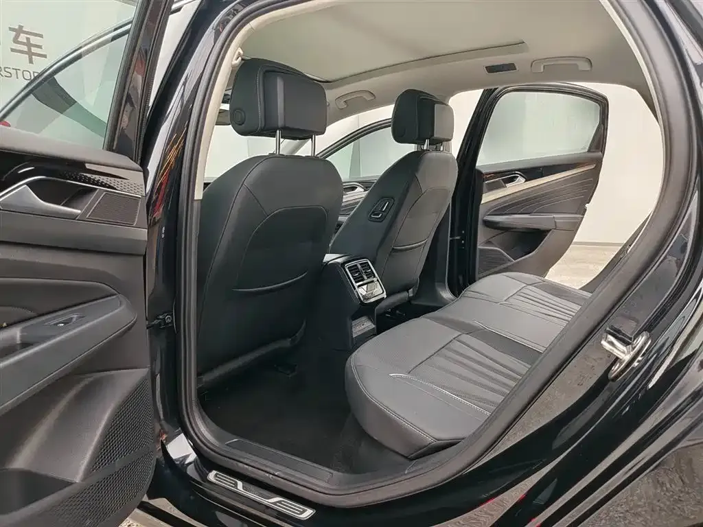 Volkswagen Passat 2024 из CN, фото 8