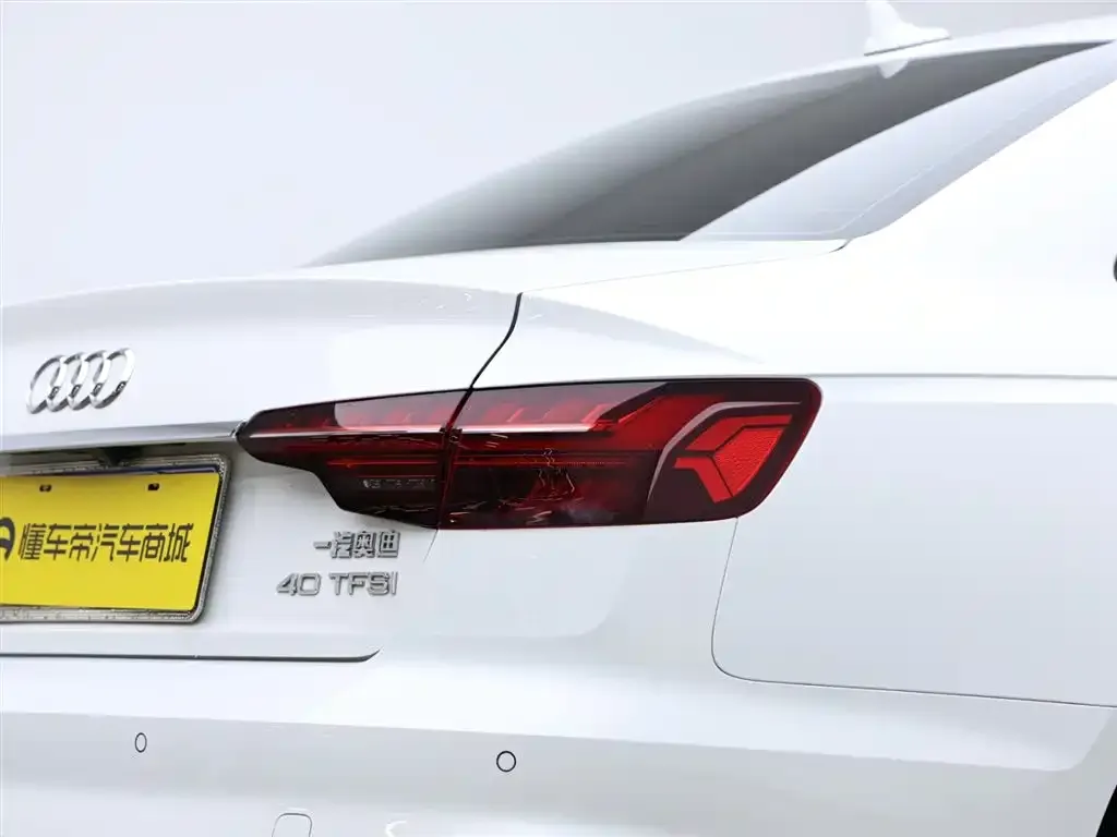 Audi A4L 2021 из CN, фото 5