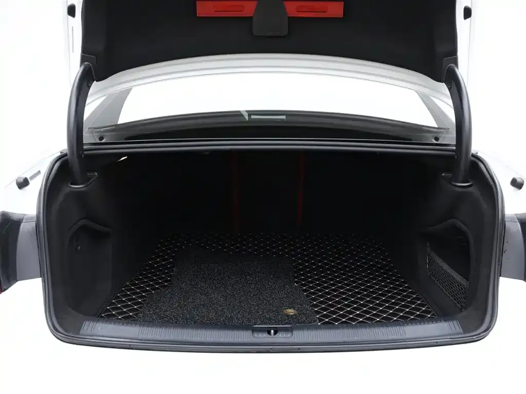 Audi A4L 2021 из CN, фото 6