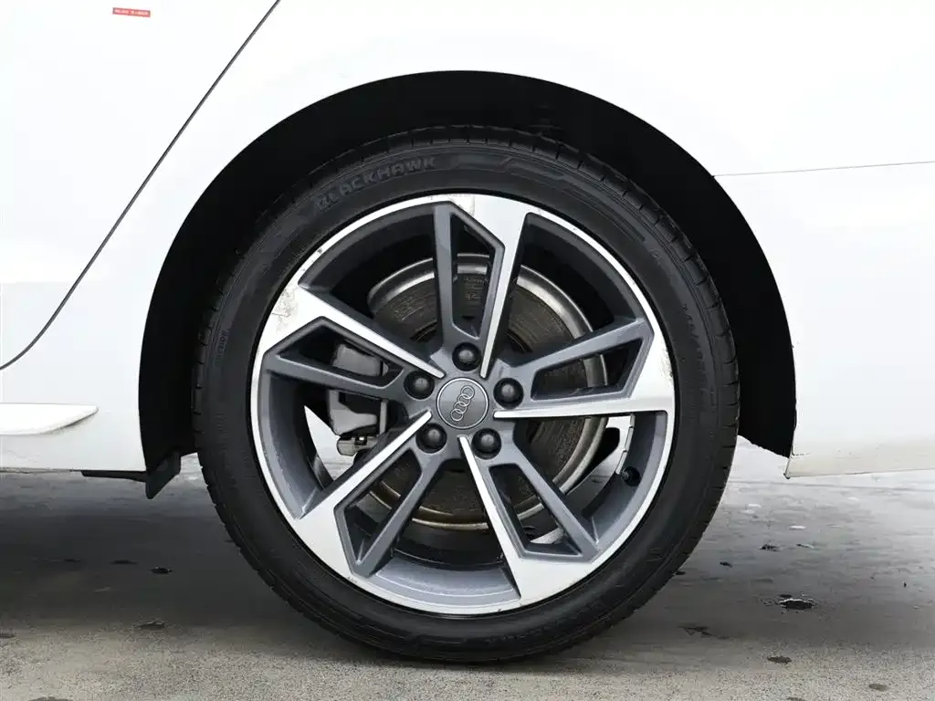 Audi A4L 2021 из CN, фото 7