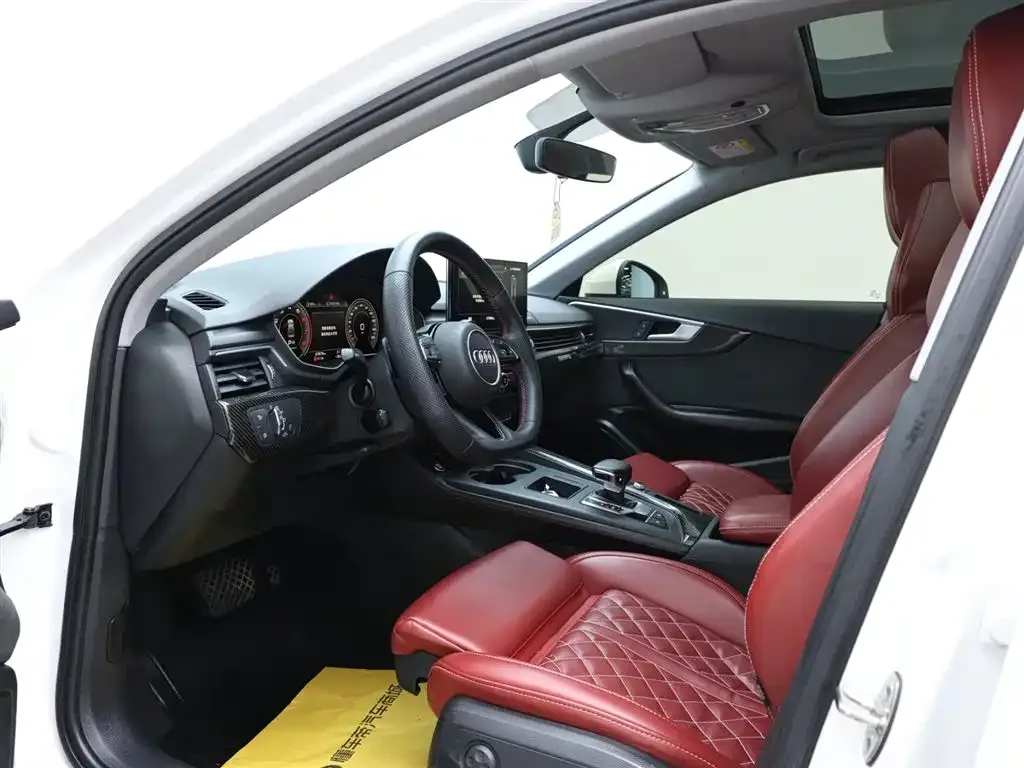 Audi A4L 2021 из CN, фото 8