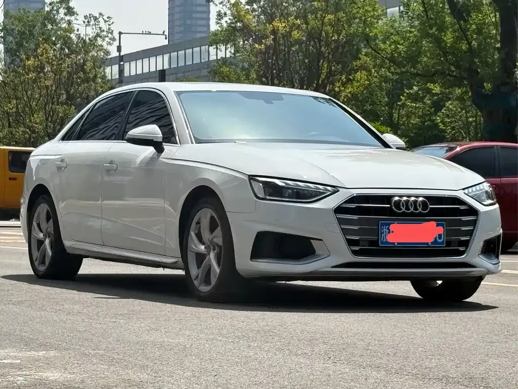 Audi A4L 2022 из CN, фото 1