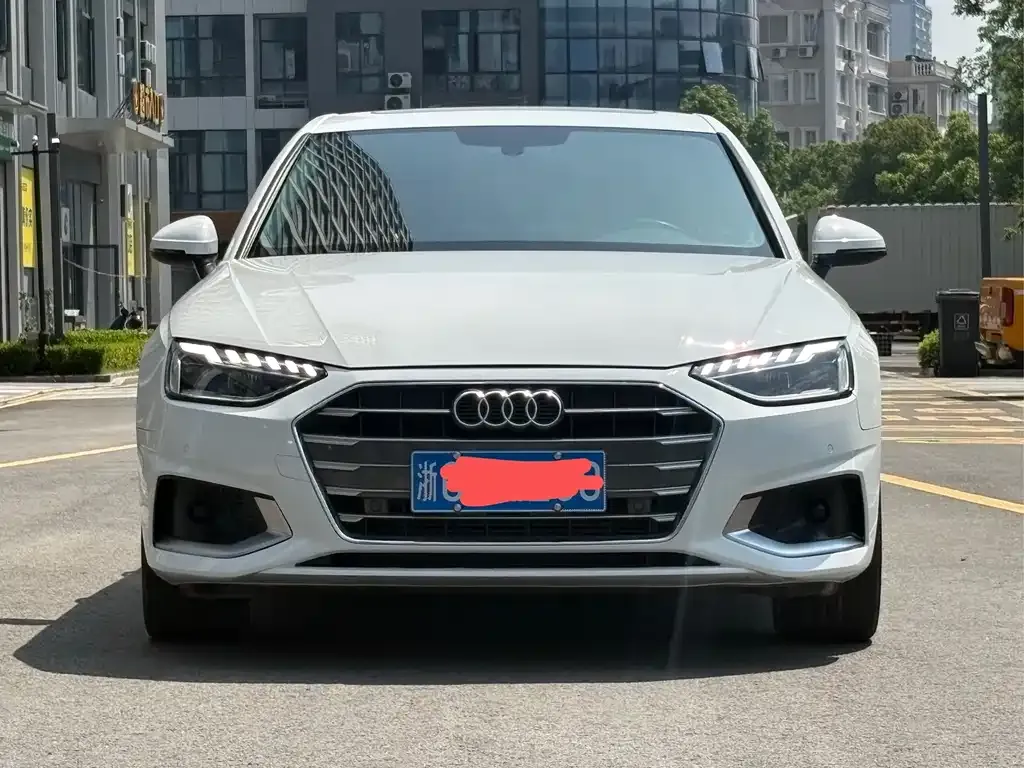 Audi A4L 2022 из CN, фото 2