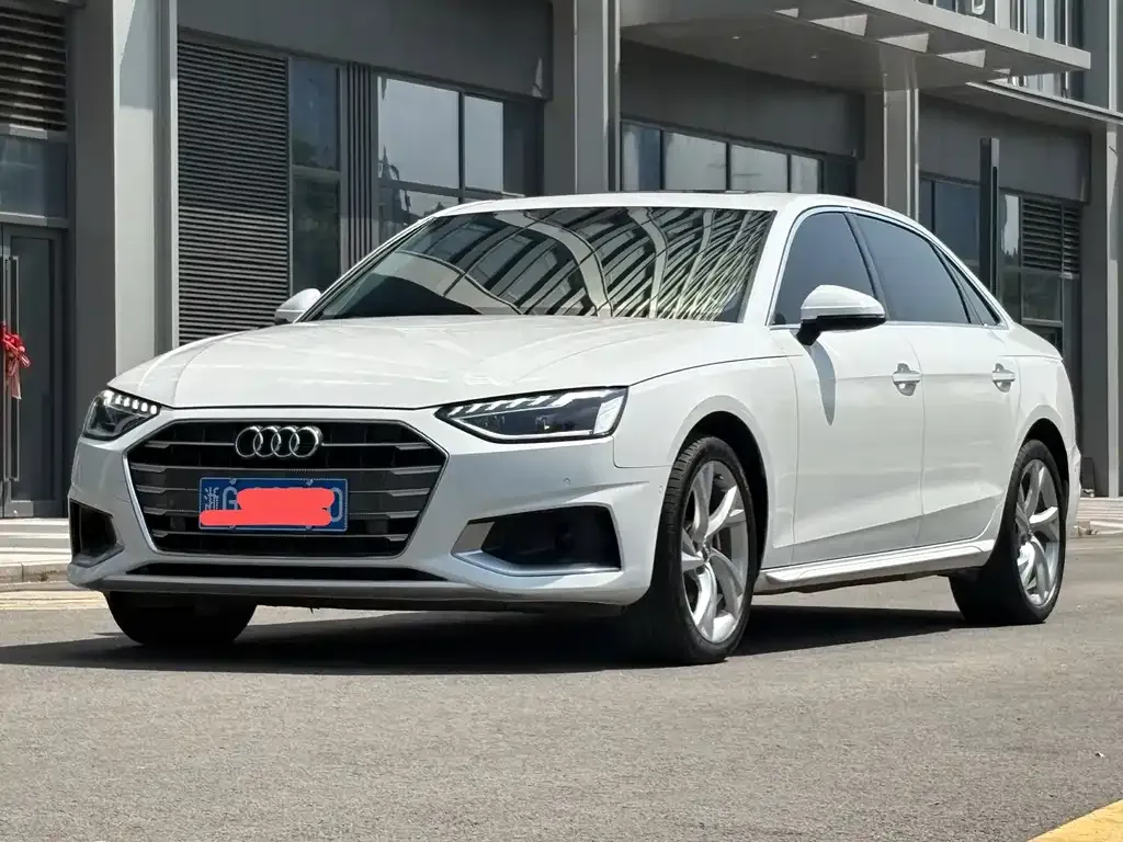 Audi A4L 2022 из CN, фото 3