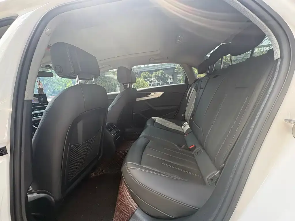 Audi A4L 2022 из CN, фото 5
