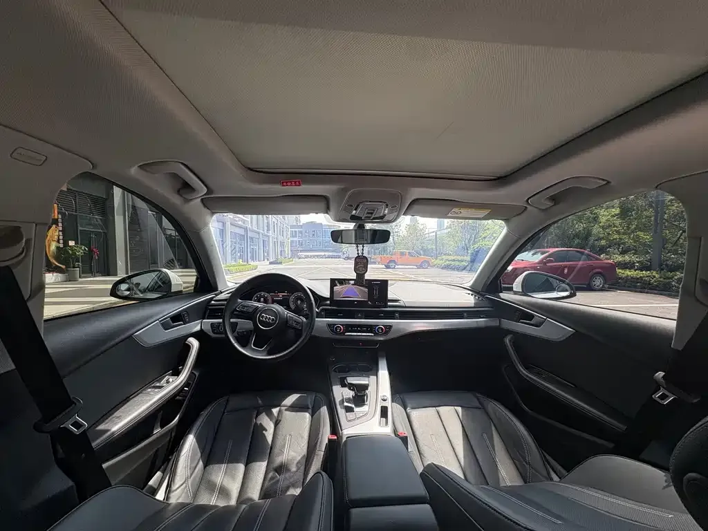 Audi A4L 2022 из CN, фото 6