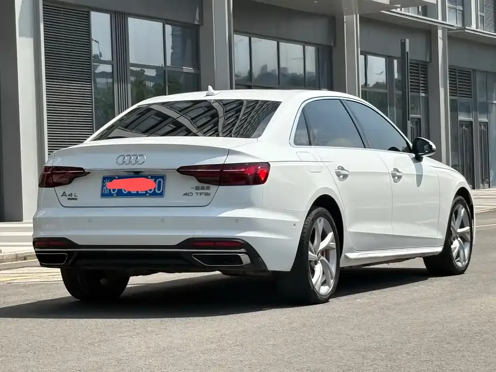 Audi A4L 2022 из CN, фото 7