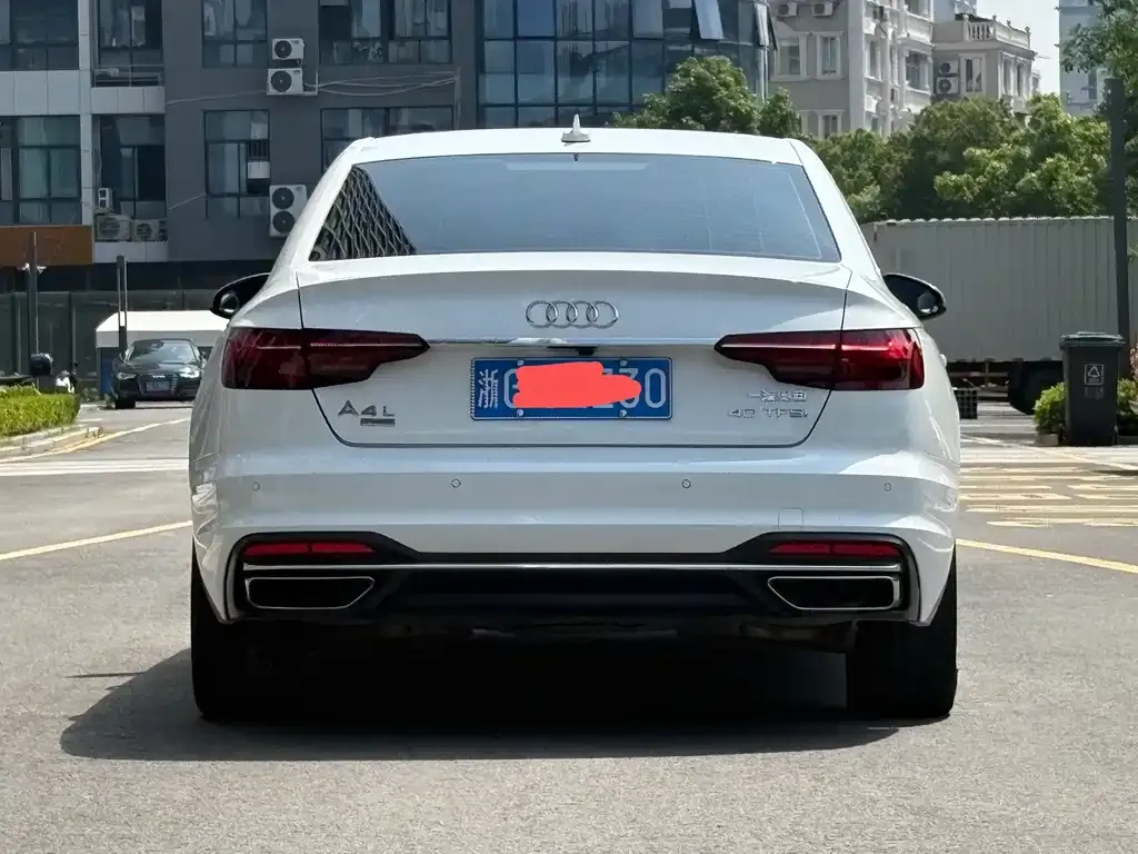 Audi A4L 2022 из CN, фото 8