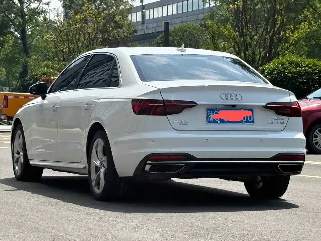 Audi A4L 2022 из CN, фото 9
