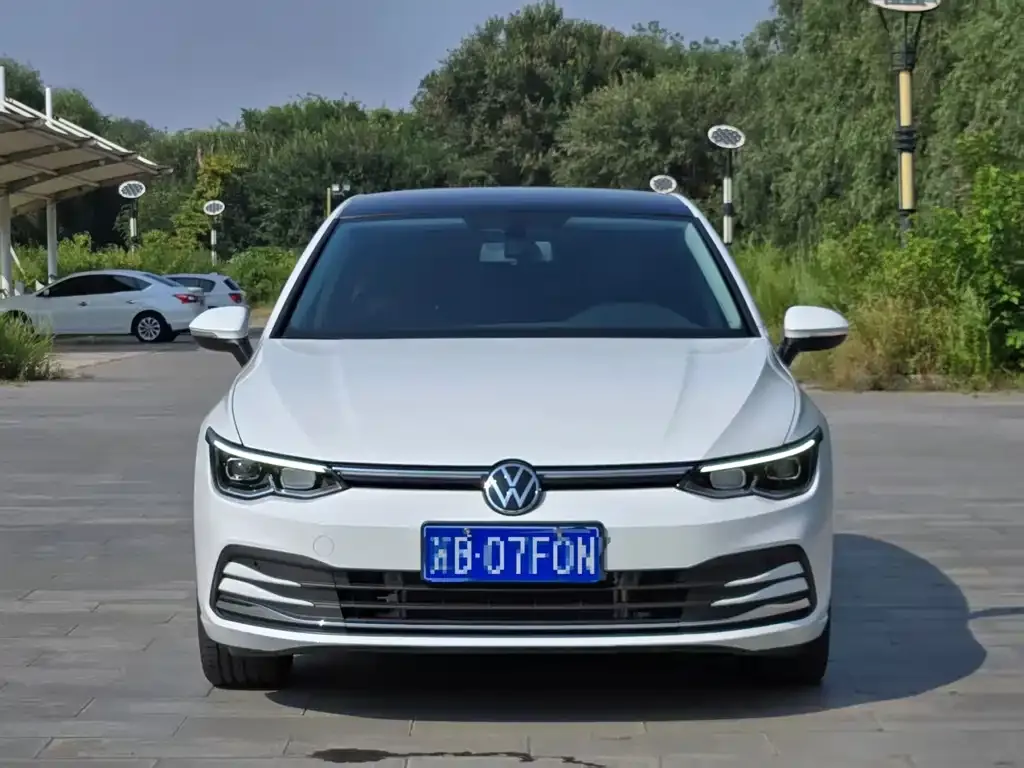 Volkswagen Golf 2024 из CN, фото 2
