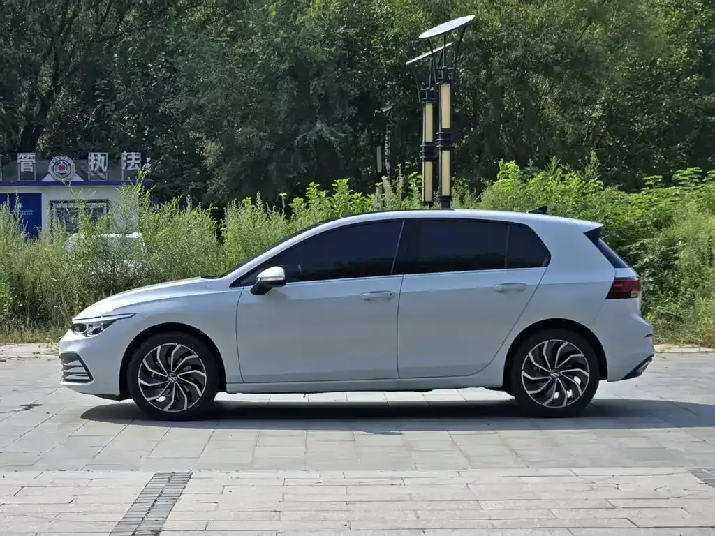 Volkswagen Golf 2024 из CN, фото 3