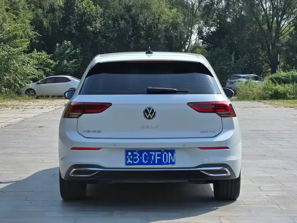 Volkswagen Golf 2024 из CN, фото 4