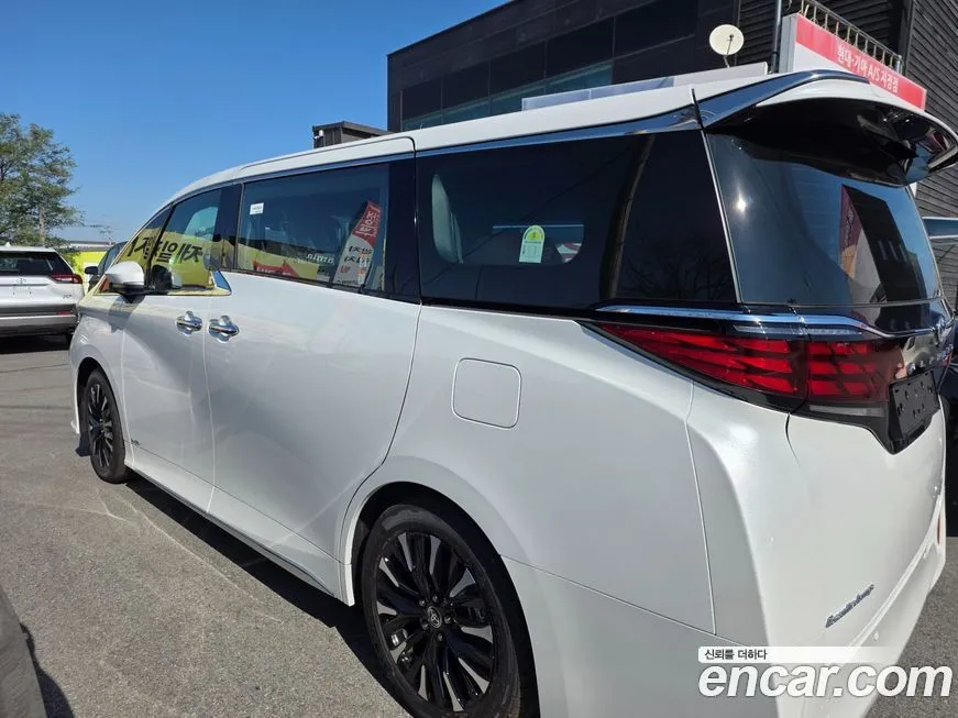 Toyota Alphard — фото 5