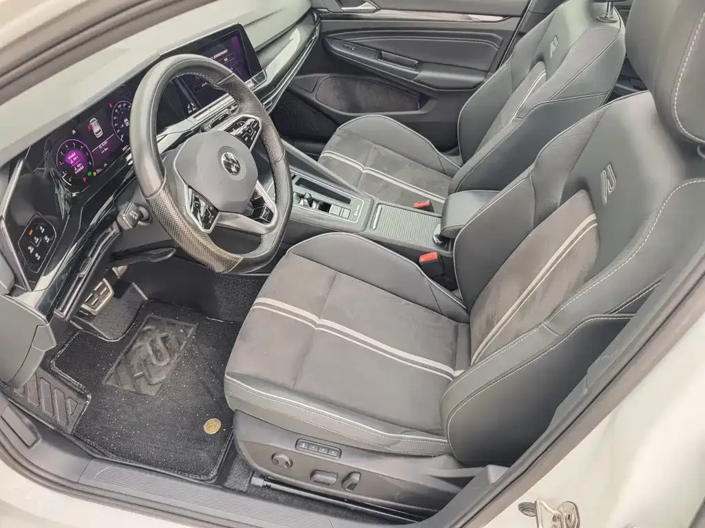 Volkswagen Golf 2023 из CN, фото 7