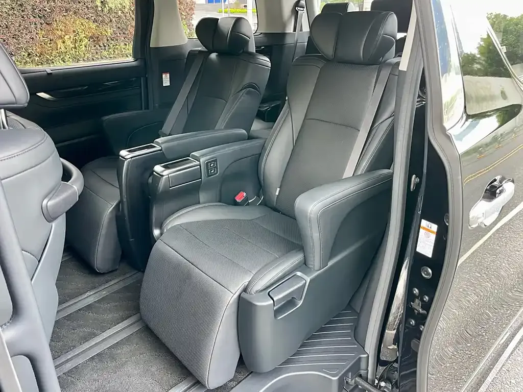 Toyota Alphard 2024 из CN, фото 8