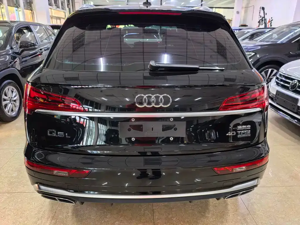 Audi Q5L — фото 10