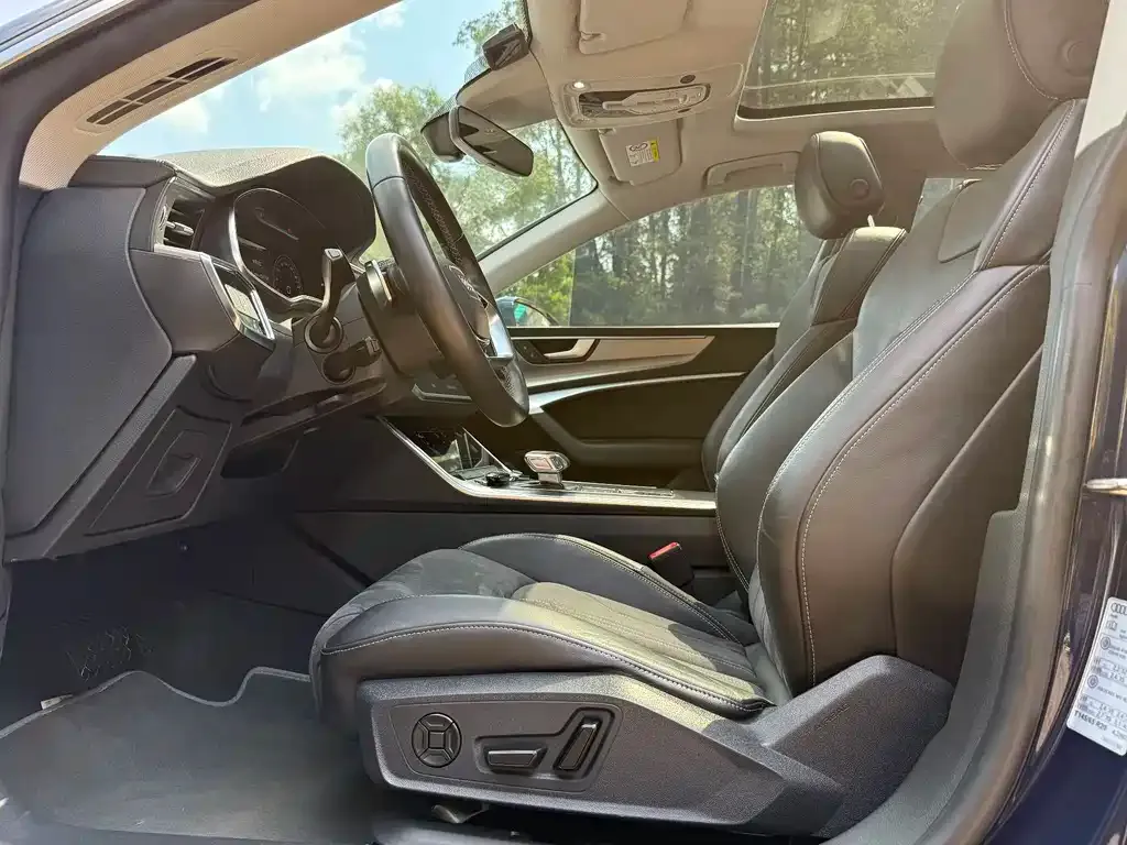Audi A7L 2023 из CN, фото 8