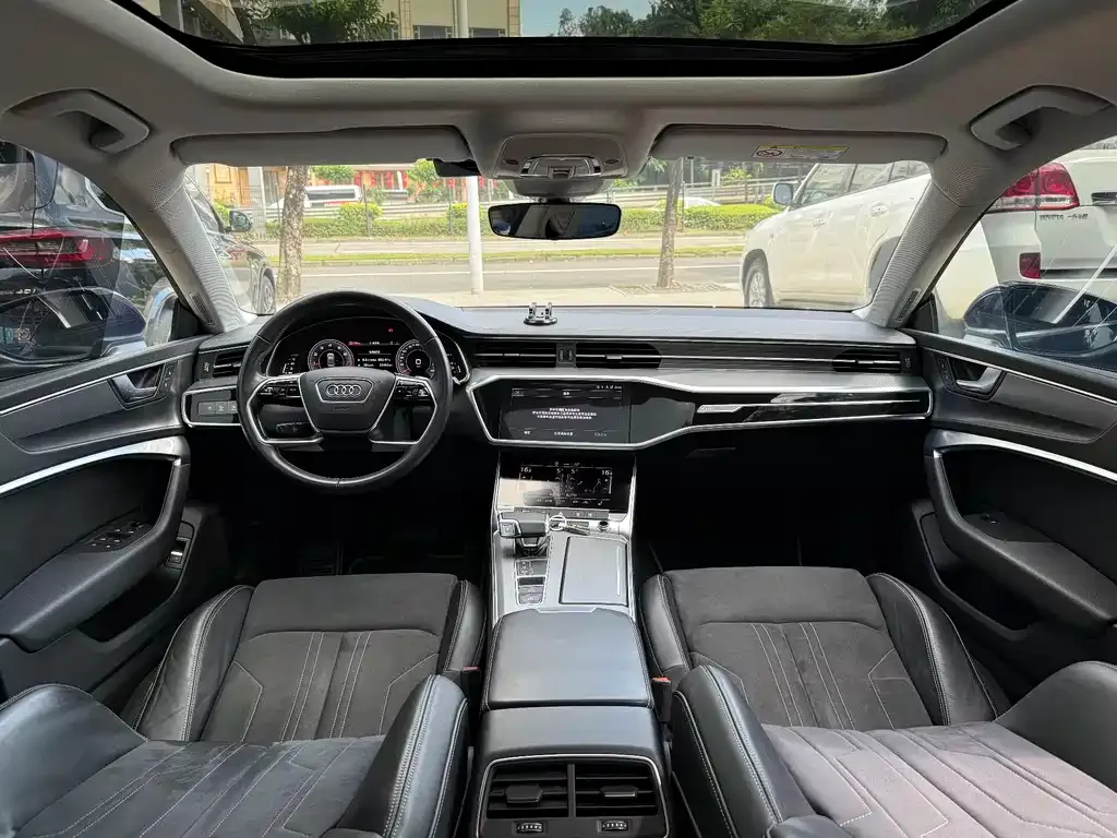 Audi A7L 2023 из CN, фото 9