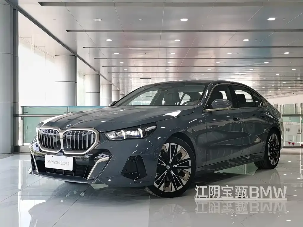 BMW 5 Series — фото 1
