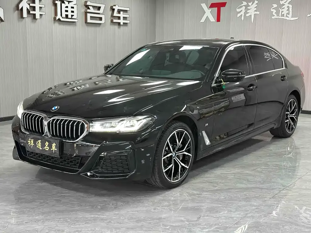 BMW 5 Series — фото 1
