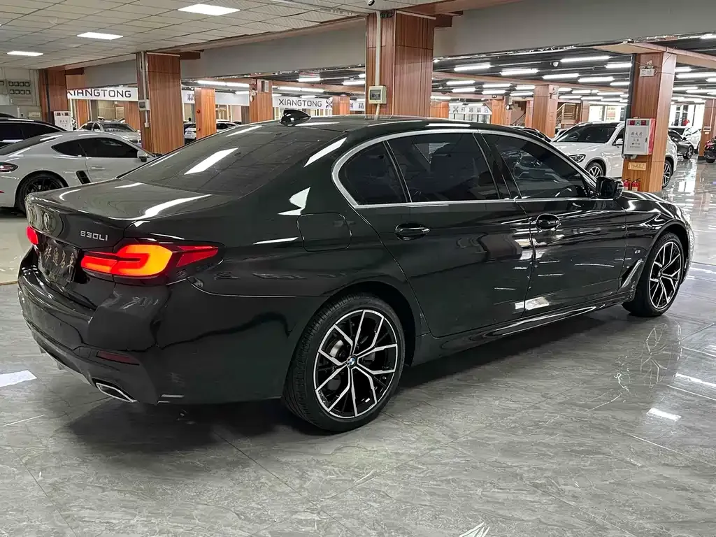 BMW 5 Series — фото 10