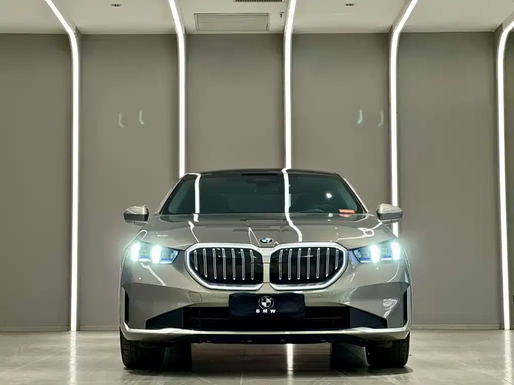 BMW 5 Series — фото 2