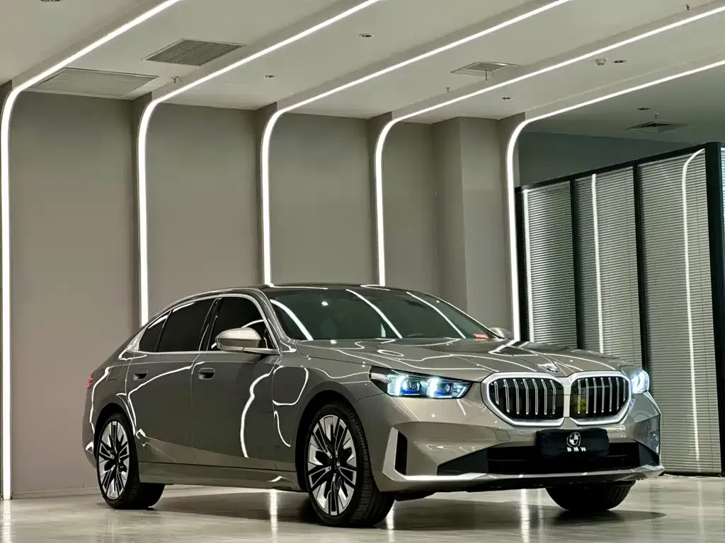 BMW 5 Series — фото 3