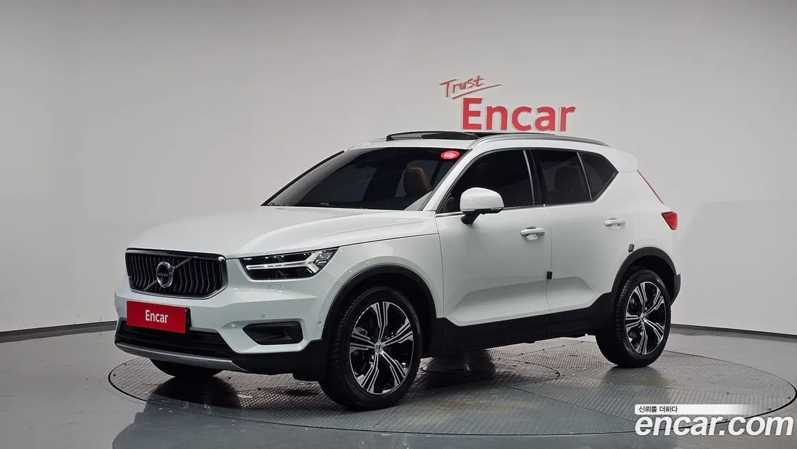 Volvo XC40 — фото 1